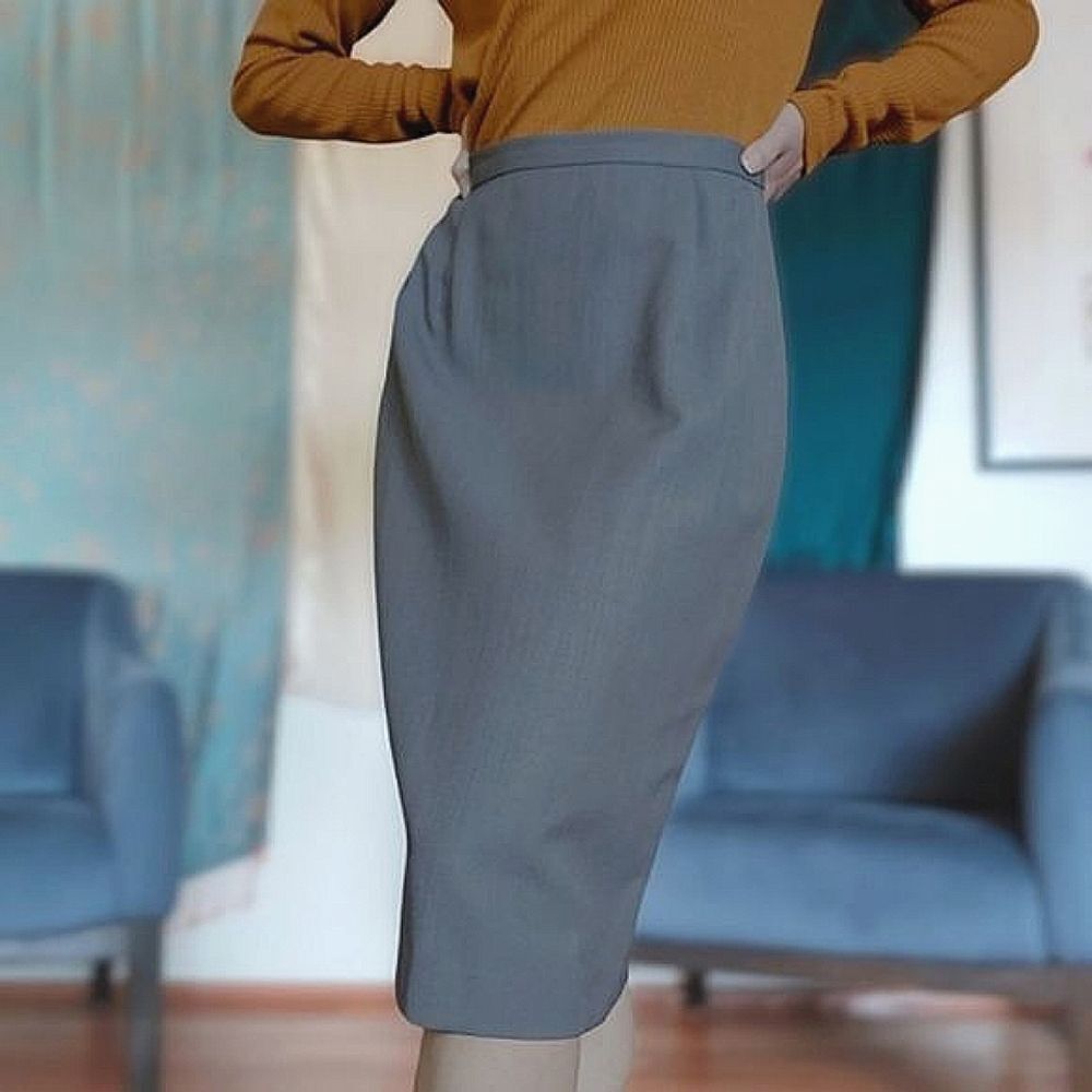 Vtg taupe wool high-waisted below knee length pencil skirt